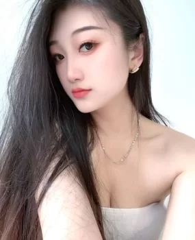 坂田舌吻美女雯雯