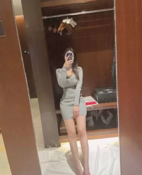 颜控必入!白嫩清纯新鲜小妞,外表清新上床豪放,水多的一比