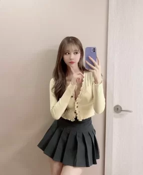 知性嫩模大长腿，人间水蜜桃，粉嫩好身材