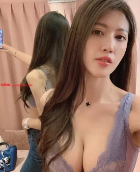 呼市极品少妇才刚下海 奶子又大又白被挤出水